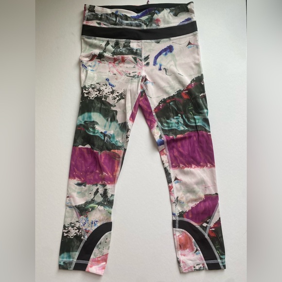 Lululemon Run: Inspire Crop II, Size: 2, Color: Pigment Wave Multi / Black - Picture 4 of 8